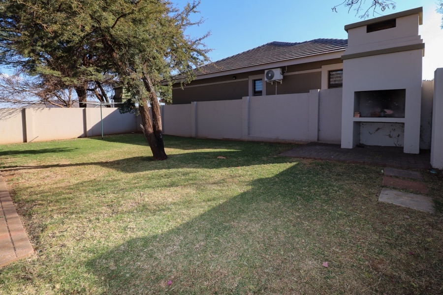 To Let 3 Bedroom Property for Rent in Wilkoppies North West